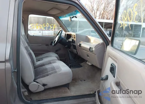 1992 Ford Ranger из США, поврежденный, VIN 1FTCR10A5NPA88009